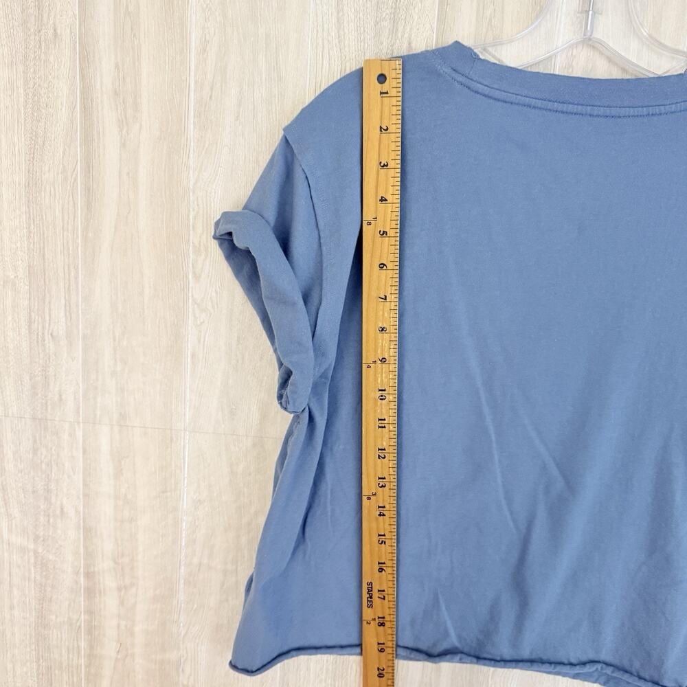 We The Free People Tee Shirt Women XL Blue Cropped Boxy Rolled Sleeve Raw Hem - Picture 8 of 10